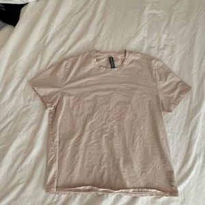 Vuori cream tshirt